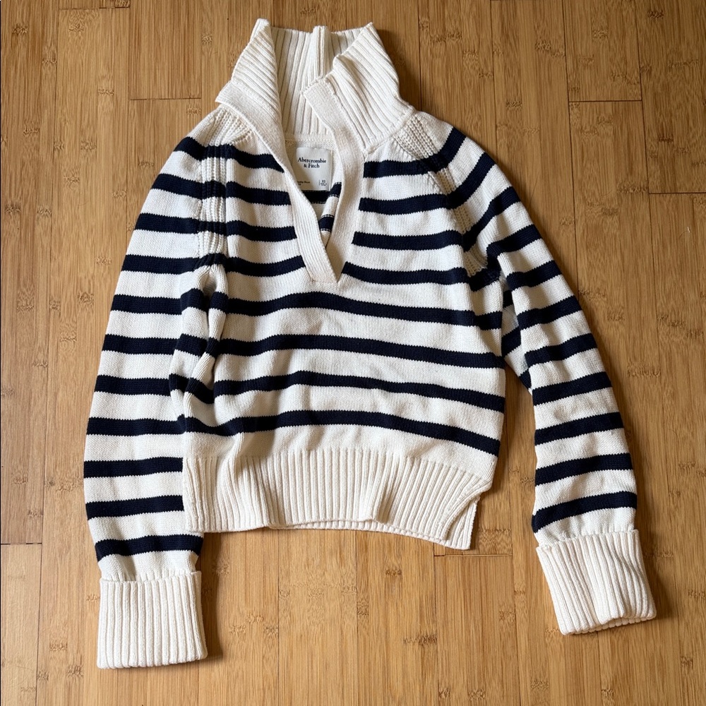 Abercrombie & Fitch Cream and Navy Striped V-Neck Sweater